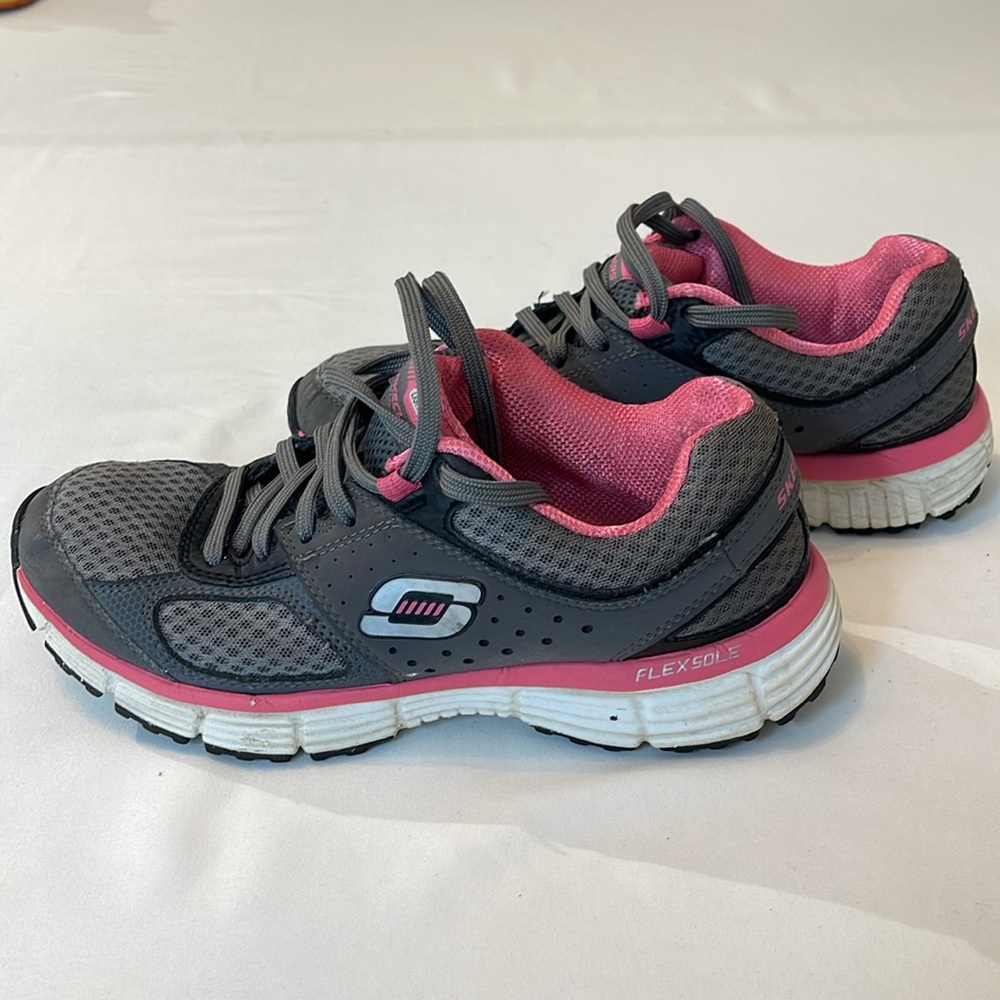 Skechers size 8 , women’s, Flex Sole , good condition , preowned - Picture 4 of 5